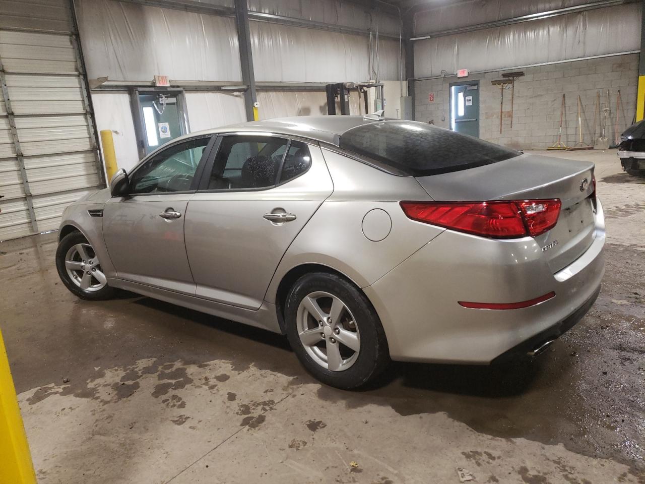 Изображение 2 2015 KIA OPTIMA LX 2015 с VIN 5XXGM4A7XFG373124