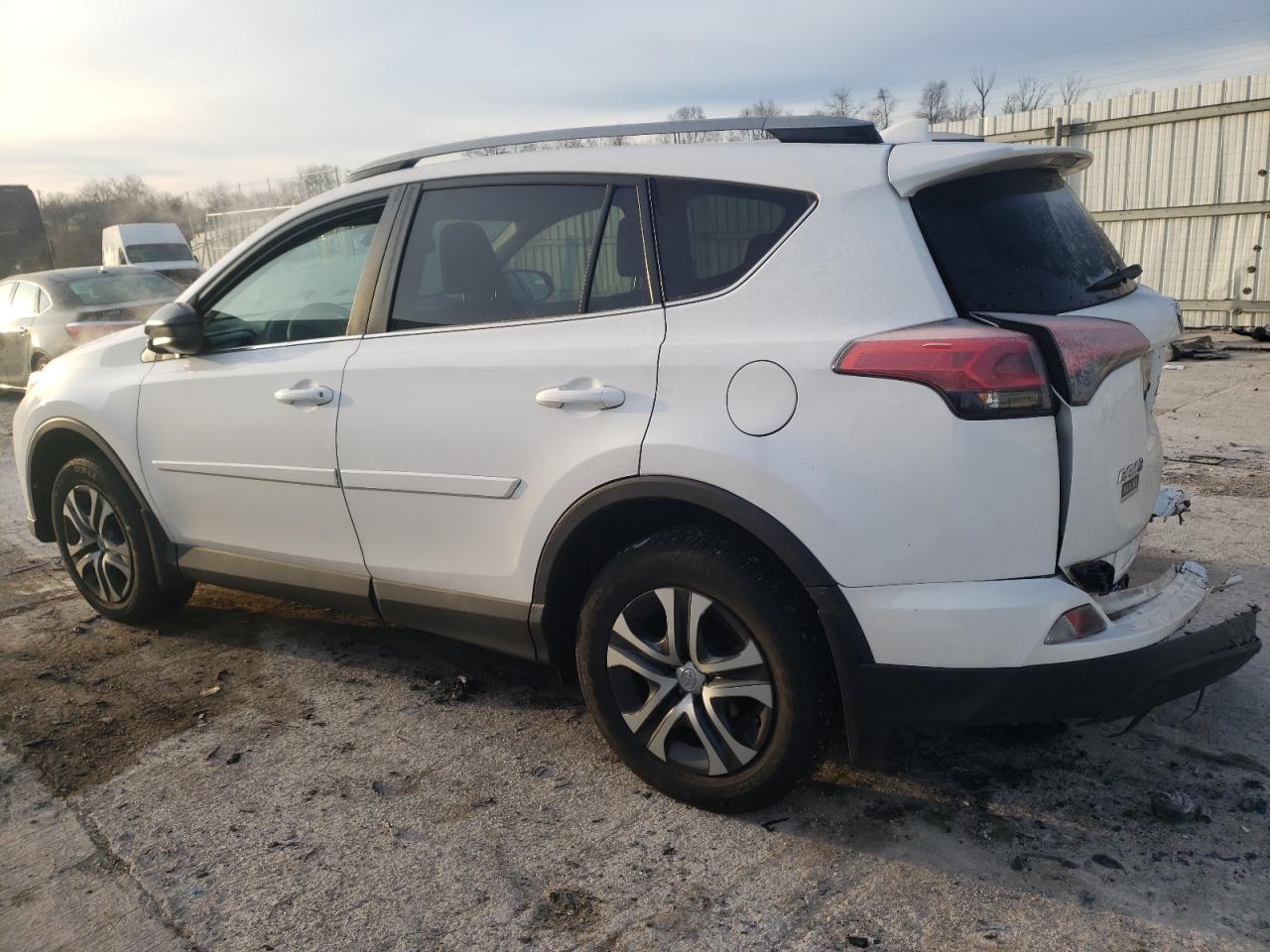 Изображение 2 2017 TOYOTA RAV4 LE 2017 с VIN 2T3BFREV0HW631564