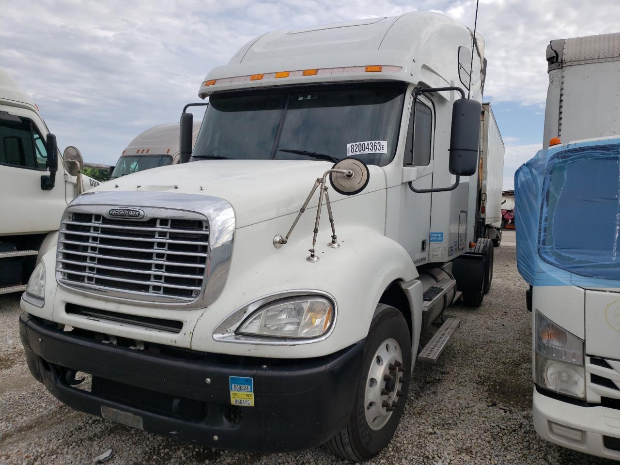 Image 2 of 2007 FREIGHTLINER CONVENTIONAL COLUMBIA 2007 with VIN 1FUJA6CKX7LZ26828