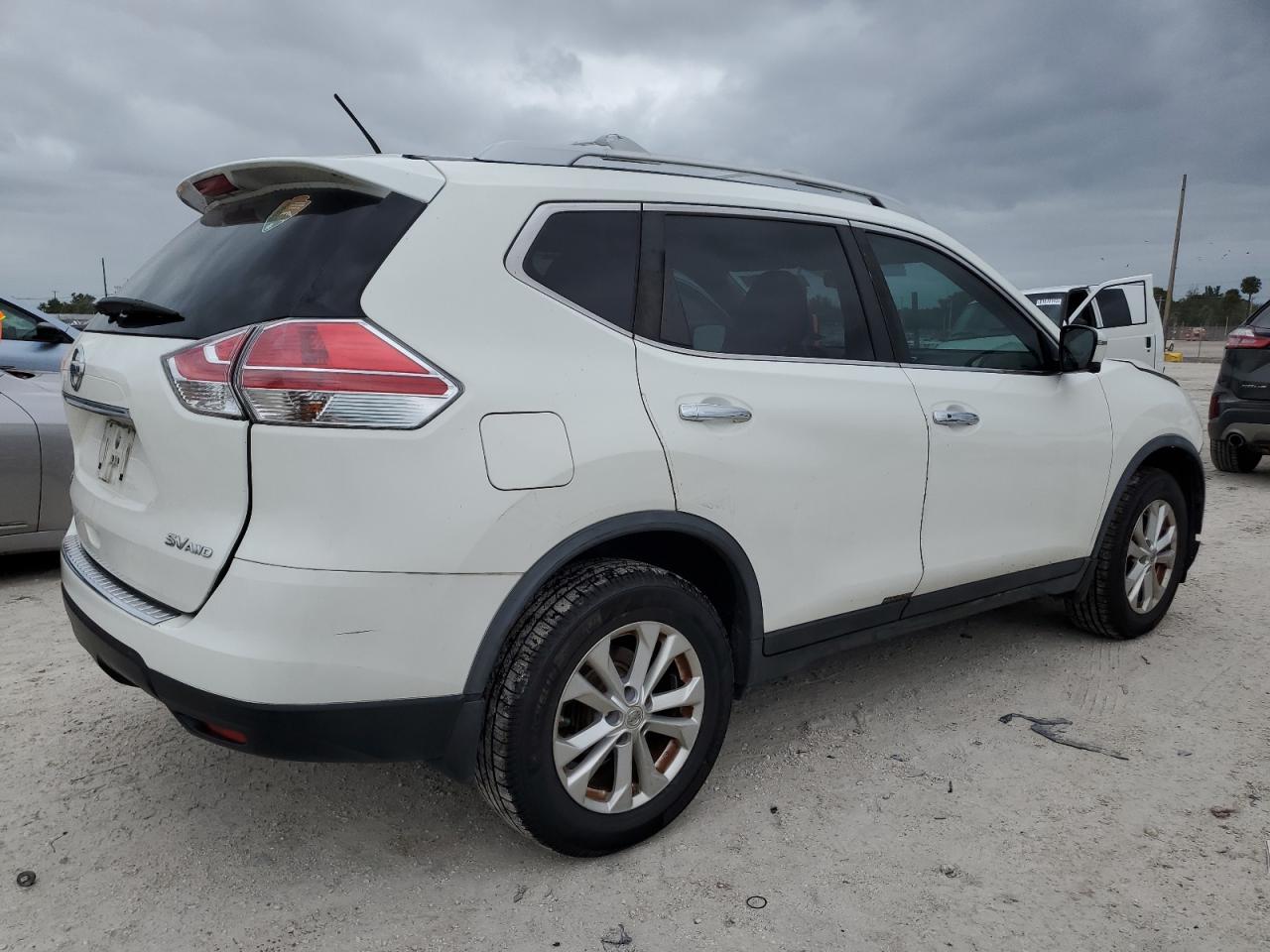 Image 3 of 2016 NISSAN ROGUE S 2016 with VIN JN8AT2MV1GW141412