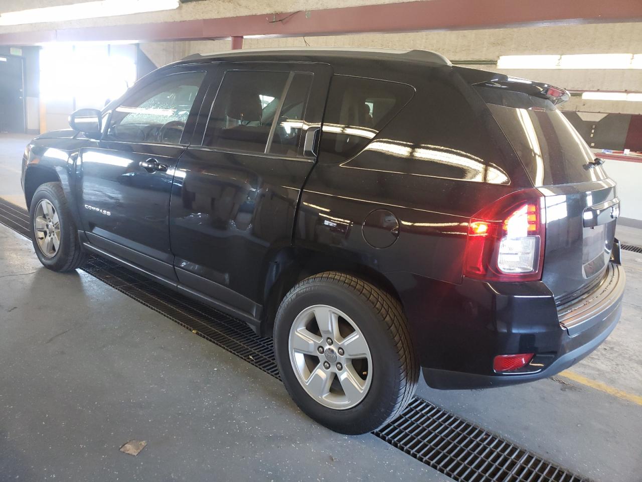 Obraz 2 z 2017 JEEP COMPASS LATITUDE 2017 z VIN 1C4NJCEA1HD212447