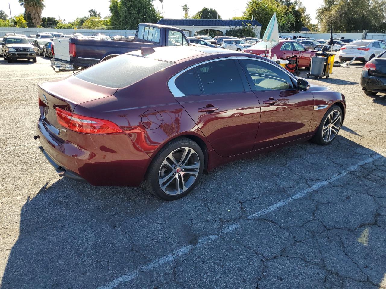 Obraz 3 z 2017 JAGUAR XE PREMIUM 2017 z VIN SAJAD4BV7HCP11506