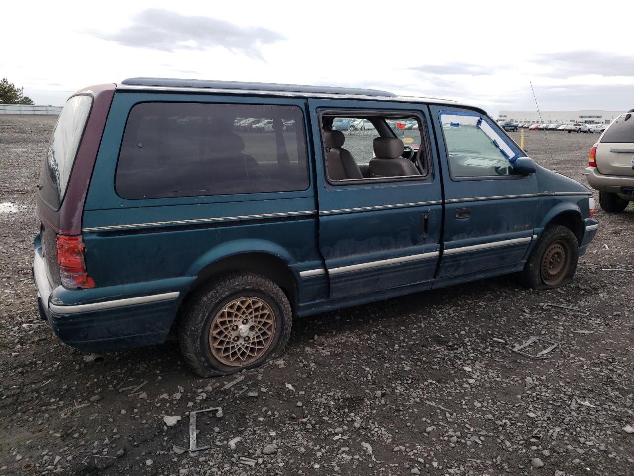 Image 3 of 1994 CHRYSLER TOWN & COUNTRY  1994 with VIN 1C4GK54L3RX283797