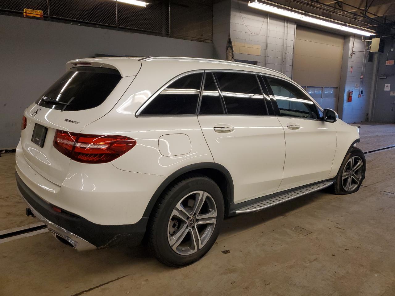 Obraz 3 z 2017 MERCEDES-BENZ GLC 300 4MATIC 2017 z VIN WDC0G4KB1HF206335