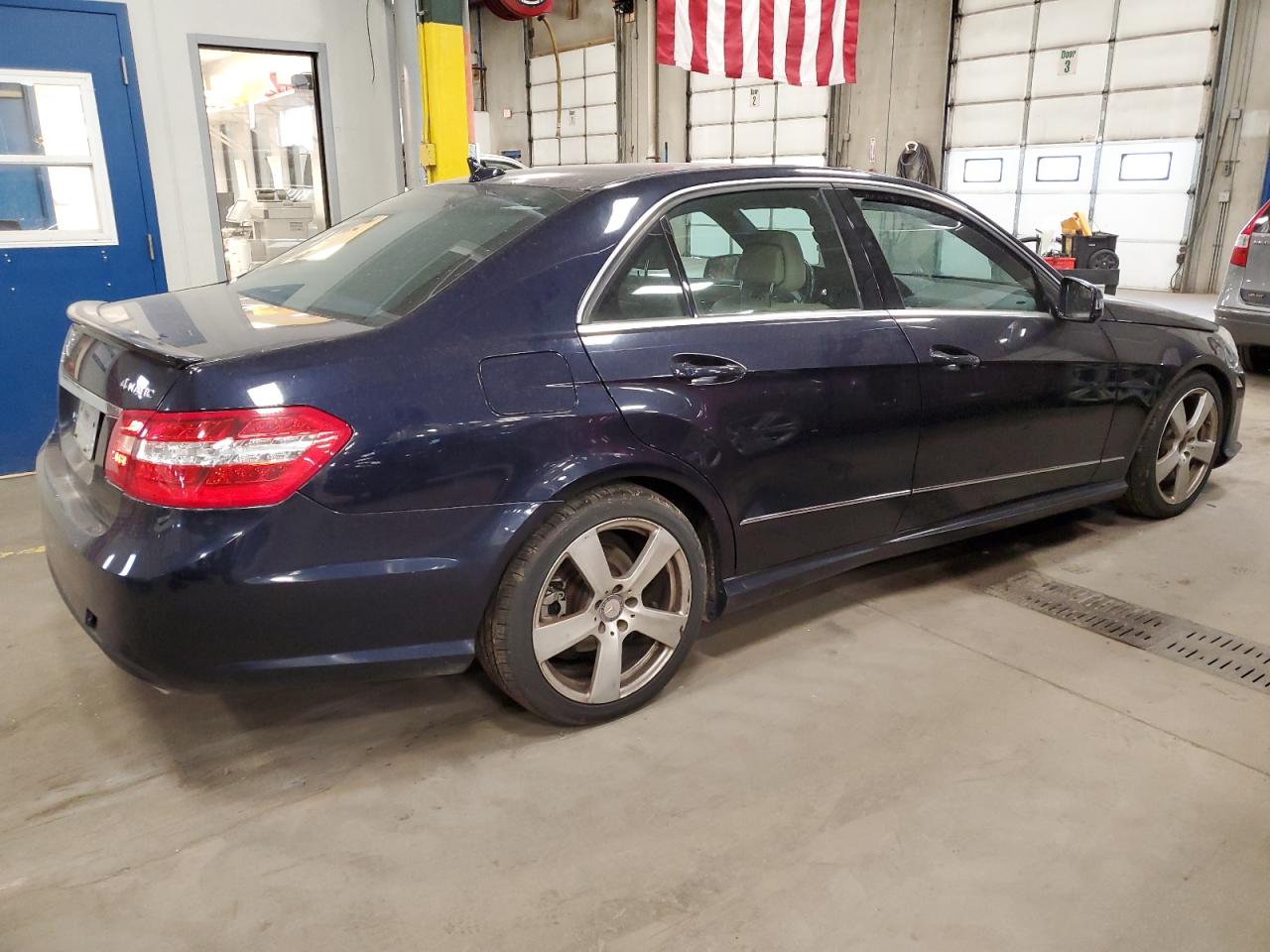Obraz 3 z Mercedes-Benz E 350 4Matic 2011 z VIN WDDHF8HB8BA347584