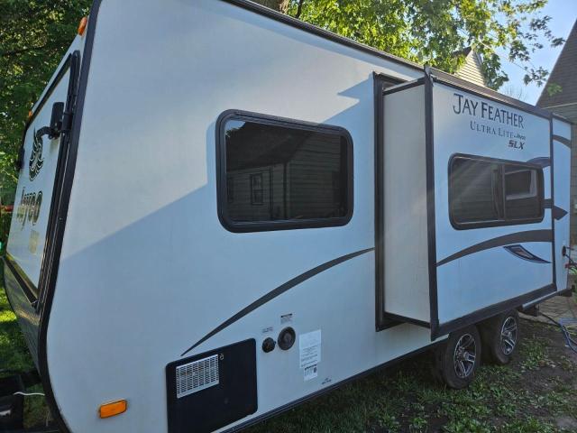 Image 2 of 2015 JAYCO JAYFE16XRB 2015 with VIN 1UJBJHBJ4F1JS0137