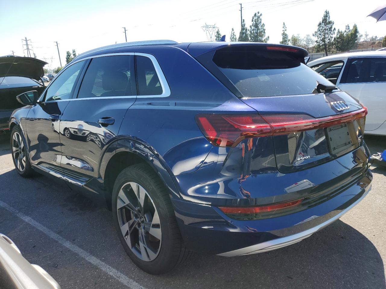 Изображение 2 2022 AUDI E-TRON PREMIUM 2022 с VIN WA1AAAGE2NB019227