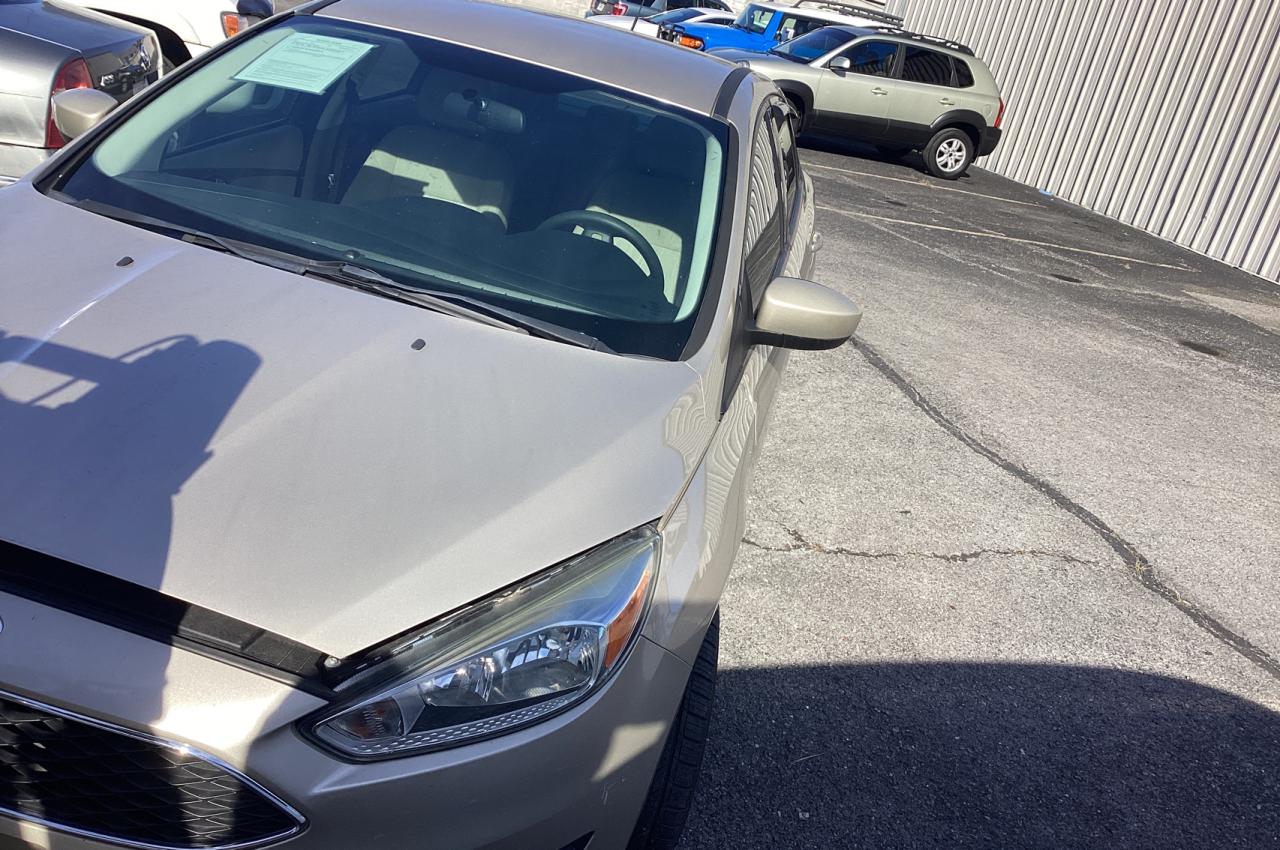 Image 2 of 2018 FORD FOCUS SE 2018 with VIN 1FADP3FE3JL214634