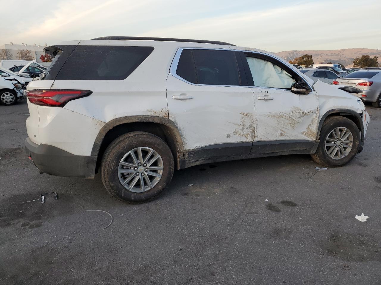 Image 3 of 2023 CHEVROLET TRAVERSE LT 2023 with VIN 1GNEVGKW1PJ152267