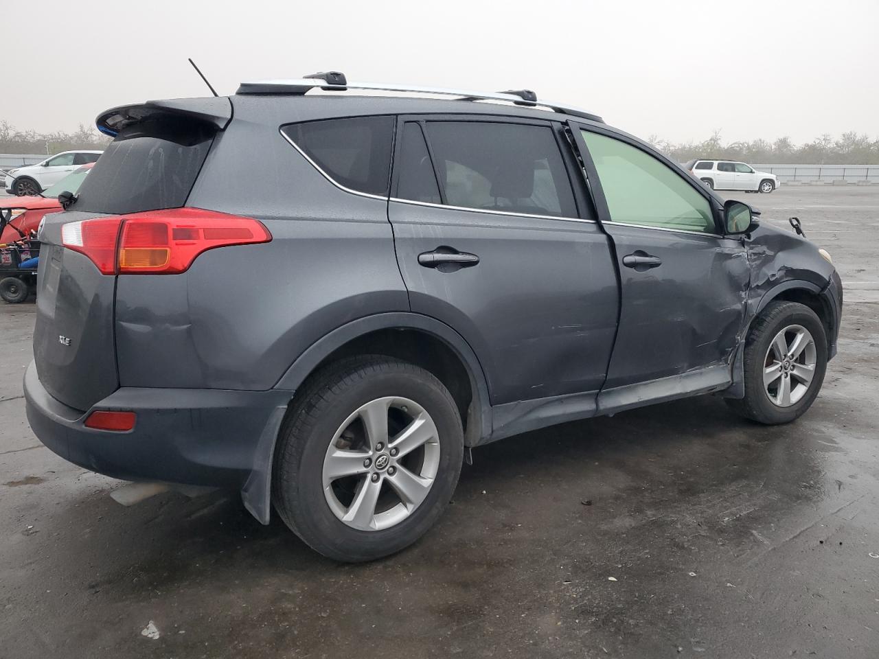 Изображение 3 2015 TOYOTA RAV4 XLE 2015 с VIN JTMWFREV0FD065871