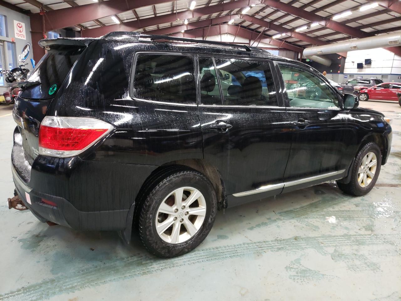 Image 3 of 2012 TOYOTA HIGHLANDER BASE 2012 with VIN 5TDBK3EH2CS095651