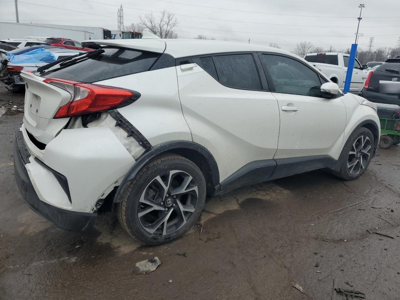 Изображение 3 2018 TOYOTA C-HR XLE 2018 с VIN NMTKHMBX3JR065294