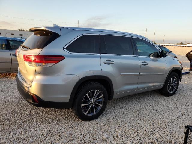 Obraz 3 z 2018 TOYOTA HIGHLANDER SE 2018 z VIN 5TDKZRFH2JS548922