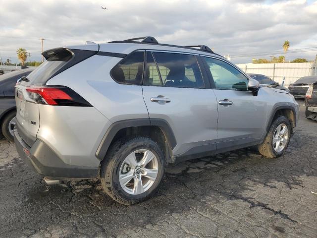 Image 3 of 2019 TOYOTA RAV4 XLE 2019 with VIN 2T3W1RFV8KW047385