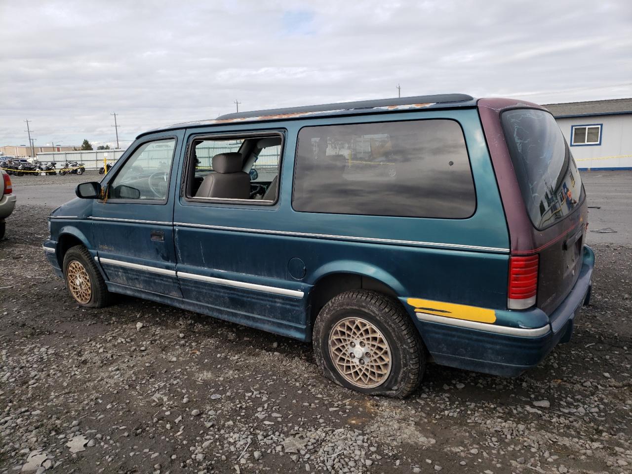 Image 2 of 1994 CHRYSLER TOWN & COUNTRY  1994 with VIN 1C4GK54L3RX283797