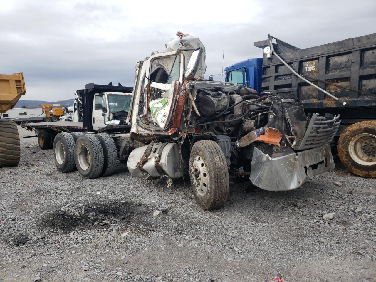 Image 1 of 2006 FREIGHTLINER CONVENTIONAL ST120 2006 with VIN 1FUJBBCG96LU70367