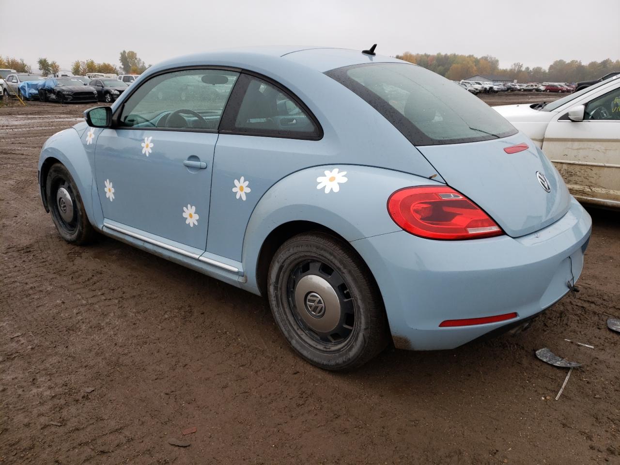 Image 2 of Volkswagen Beetle 2013 with VIN 3VWJX7AT3DM694216