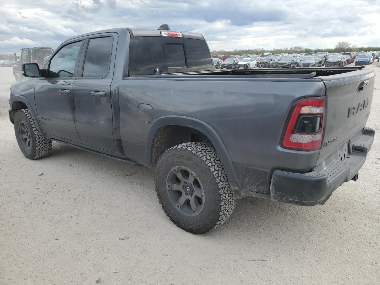 Изображение 2 2019 RAM 1500 REBEL 2019 с VIN 1C6SRFET1KN674451
