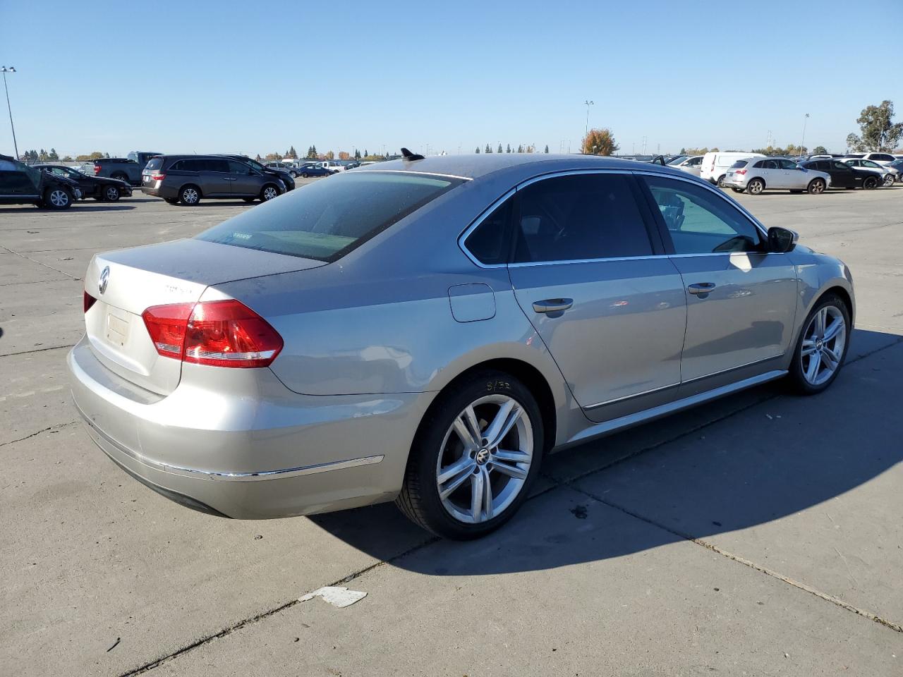 Изображение 3 2014 VOLKSWAGEN PASSAT SEL 2014 с VIN 1VWCN7A36EC046922
