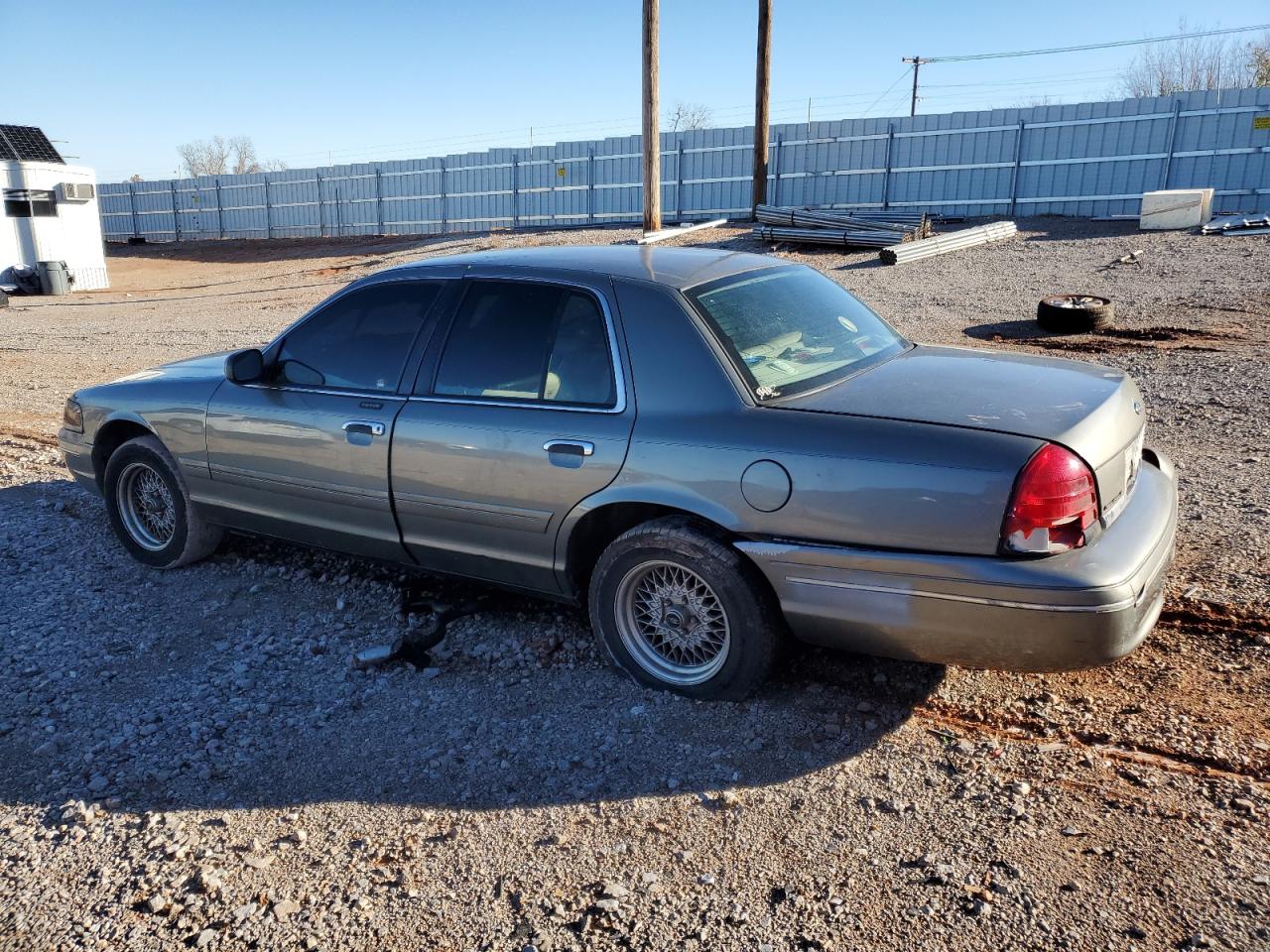 Image 2 of 2001 FORD CROWN VICTORIA LX 2001 with VIN 2FAFP74W01X128356
