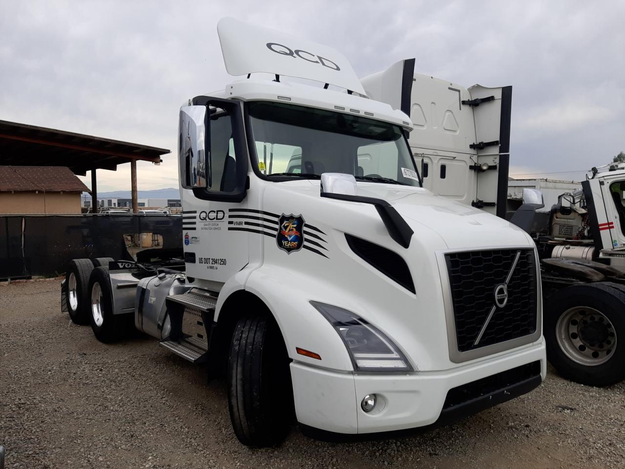 Image 1 of 2022 VOLVO VNR  2022 with VIN 4V4WC9DG3NN604671