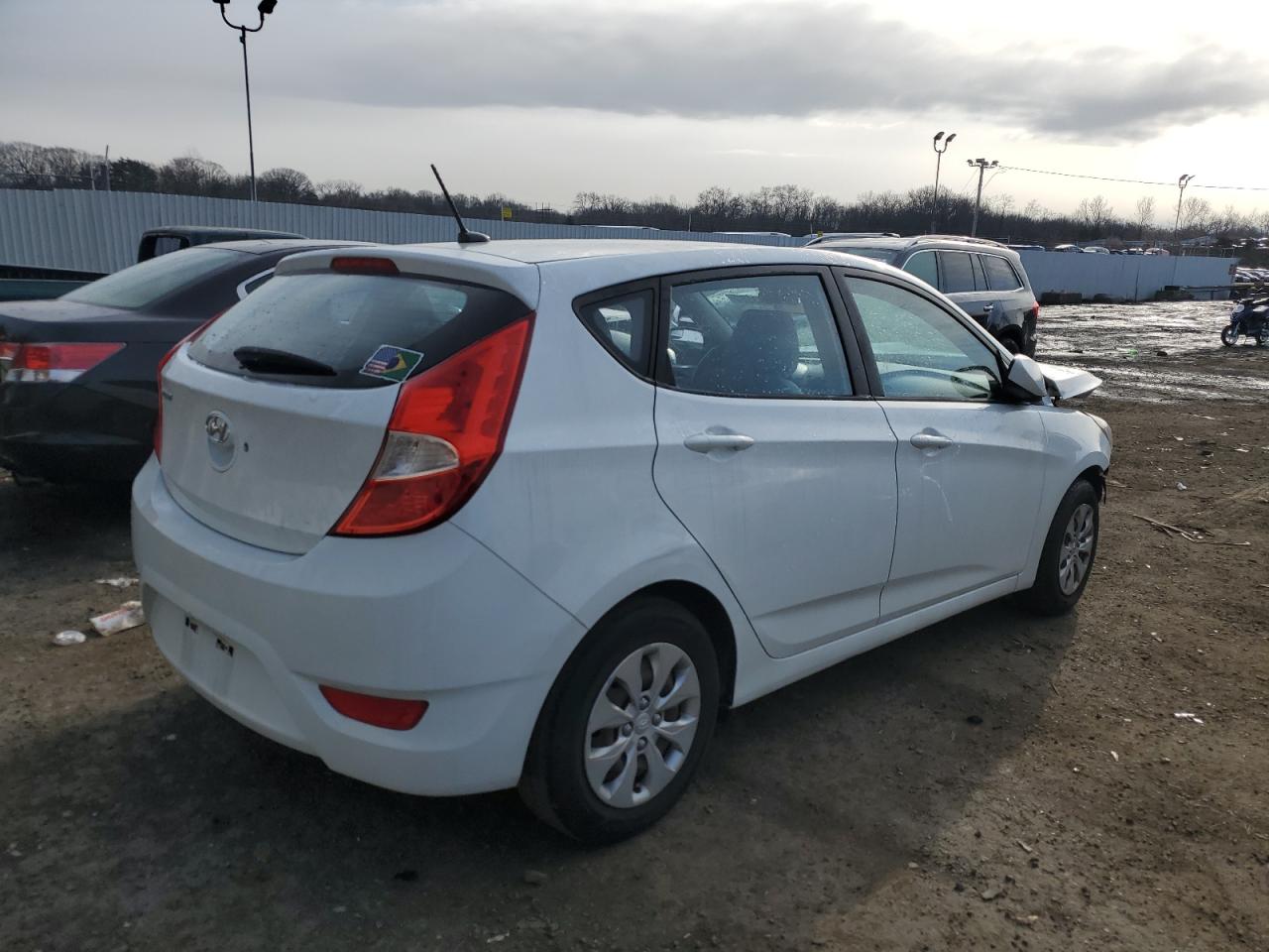 Image 3 of 2016 HYUNDAI ACCENT SE 2016 with VIN KMHCT5AE7GU262219