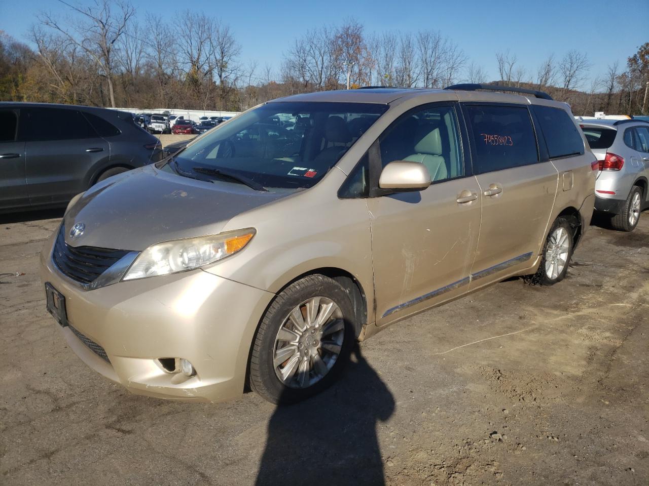 Obraz 1 z 2011 TOYOTA SIENNA XLE 2011 z VIN 5TDDK3DC4BS013450