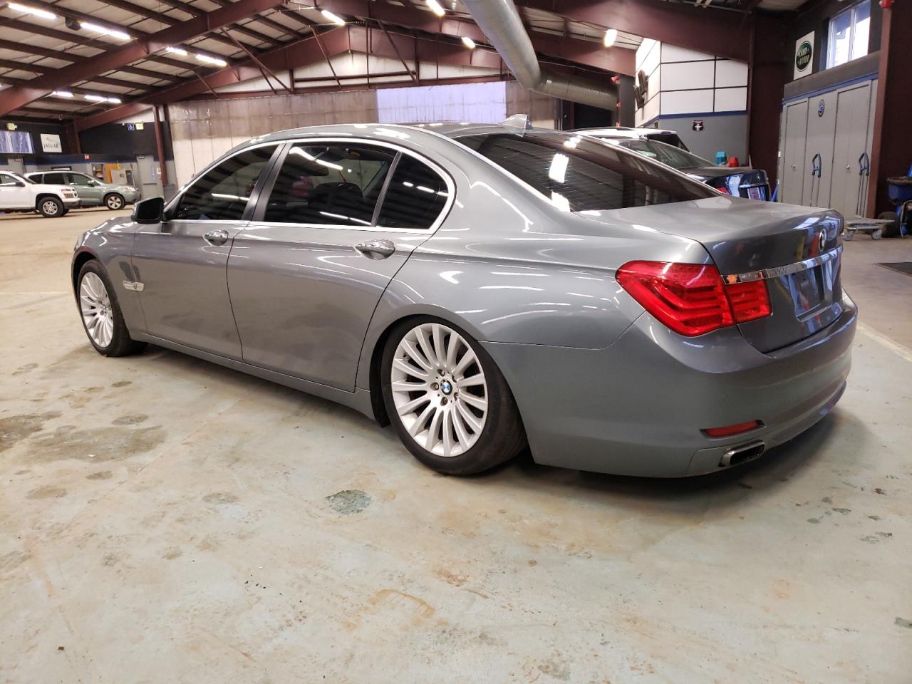 Image 2 of Bmw 750 Li 2009 with VIN WBAKB83519CY62712