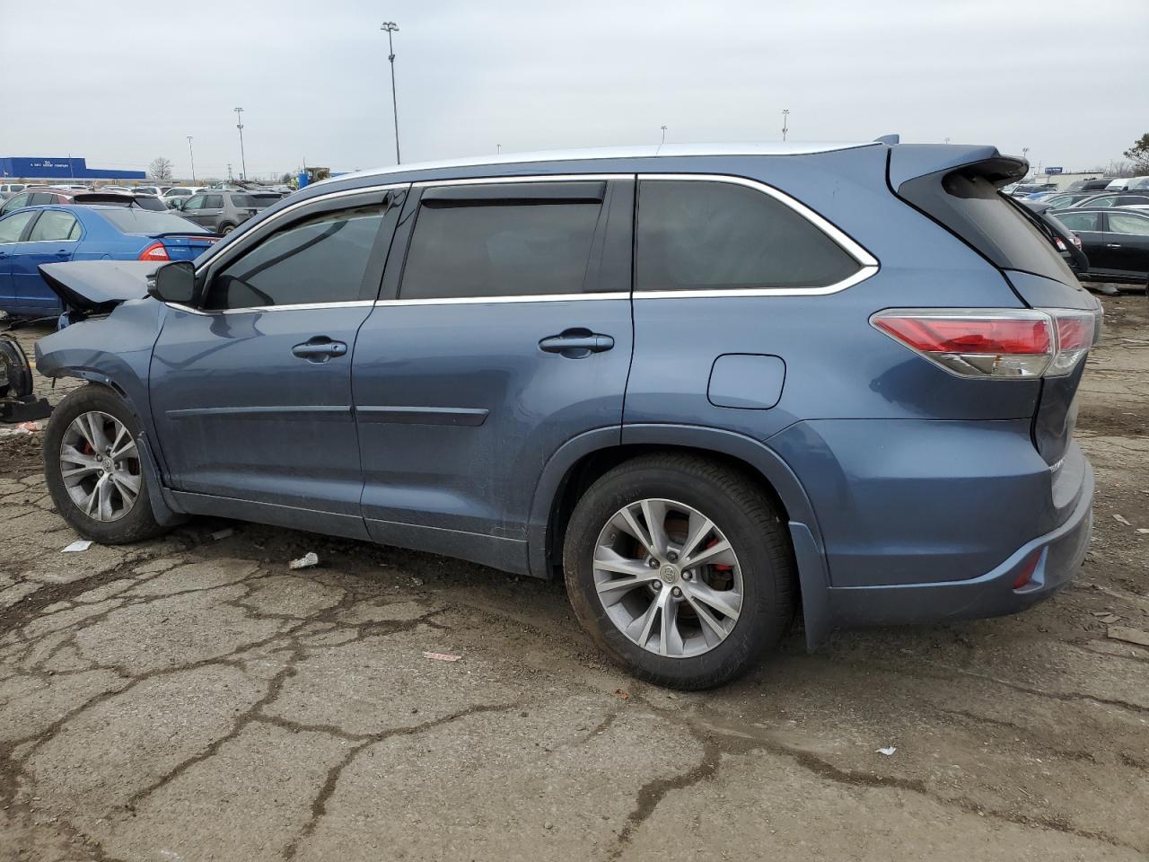 Image 2 of 2015 TOYOTA HIGHLANDER XLE 2015 with VIN 5TDJKRFH3FS221937
