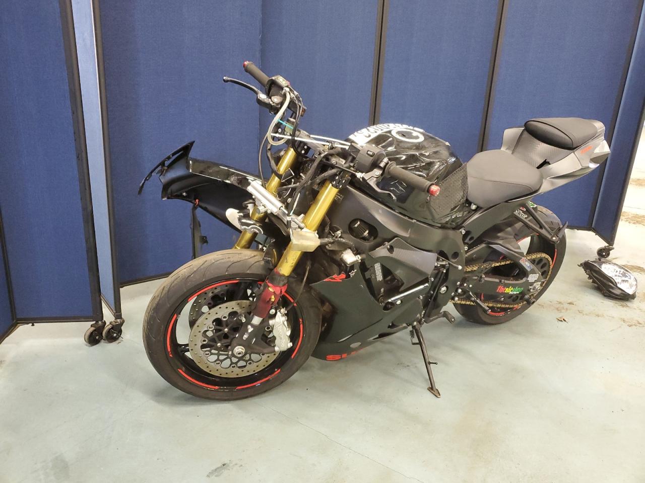 Image 2 of 2019 SUZUKI GSX-R750  2019 with VIN JS1GR7MA6K7100575