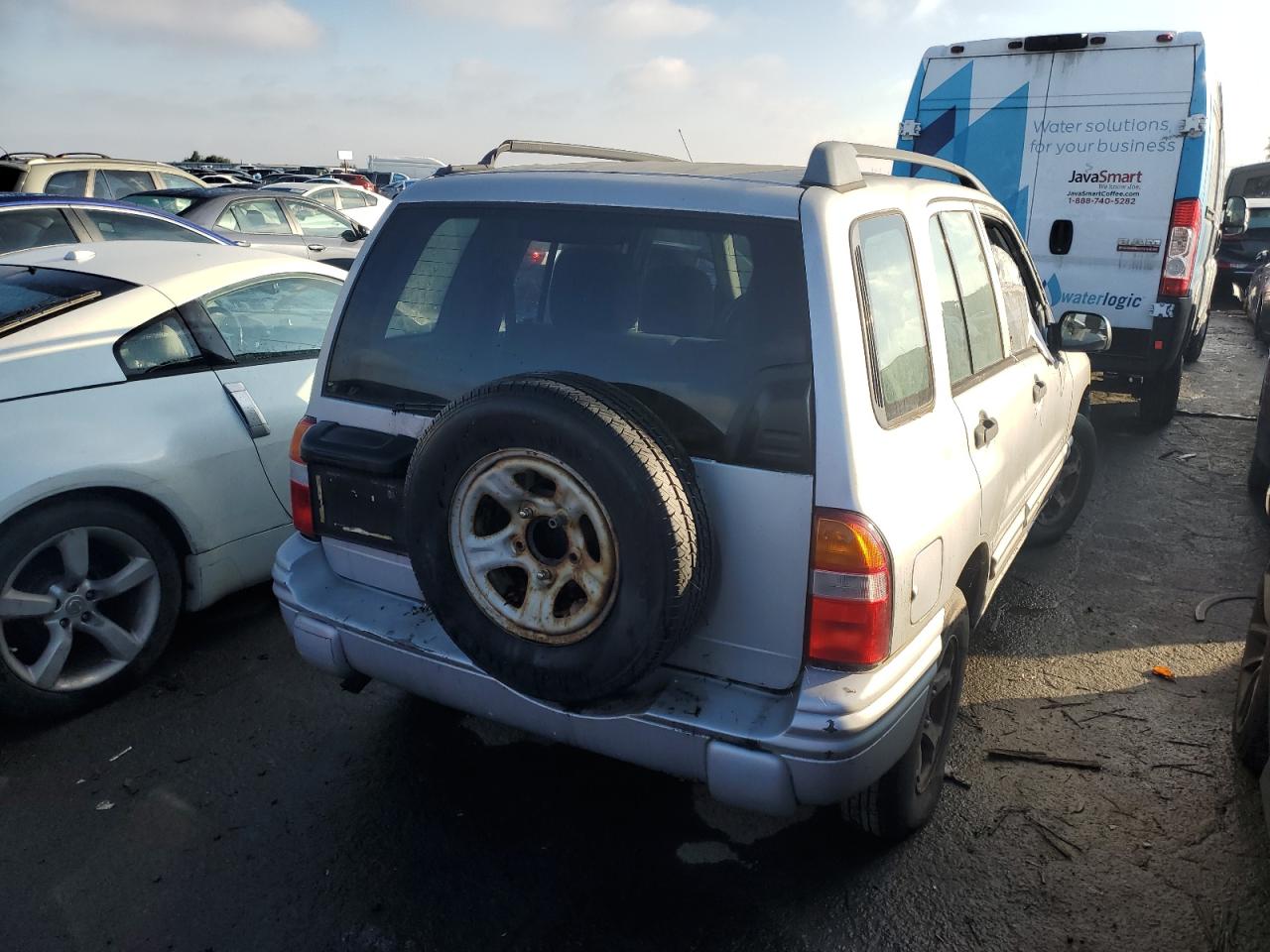 Image 3 of 2000 CHEVROLET TRACKER  2000 with VIN 2CNBJ13C3Y6904666