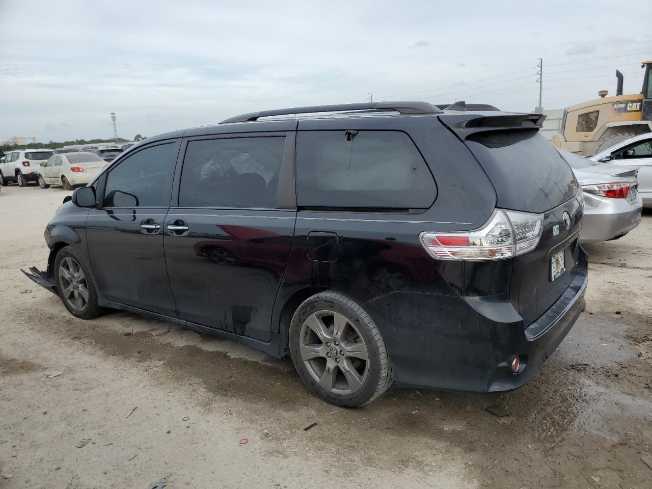 Изображение 2 2018 TOYOTA SIENNA SE 2018 с VIN 5TDXZ3DC5JS954428