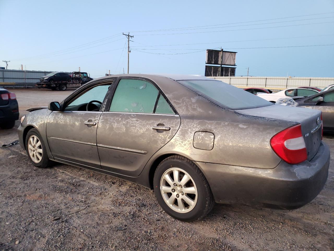 Image 2 of 2002 TOYOTA CAMRY LE 2002 with VIN 4T1BF30K92U512695
