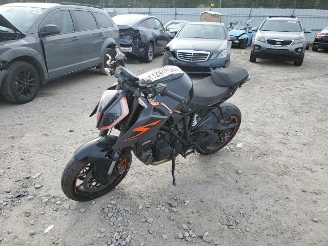 Image 2 of 2017 KTM 1290 SUPER DUKE R 2017 with VIN VBKV39406HM959434