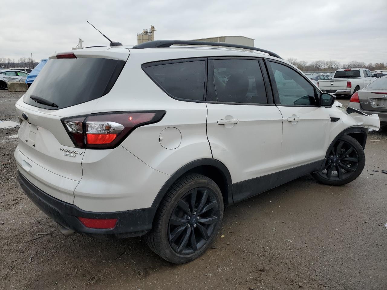 Obraz 3 z 2017 FORD ESCAPE TITANIUM 2017 z VIN 1FMCU0J90HUC49834