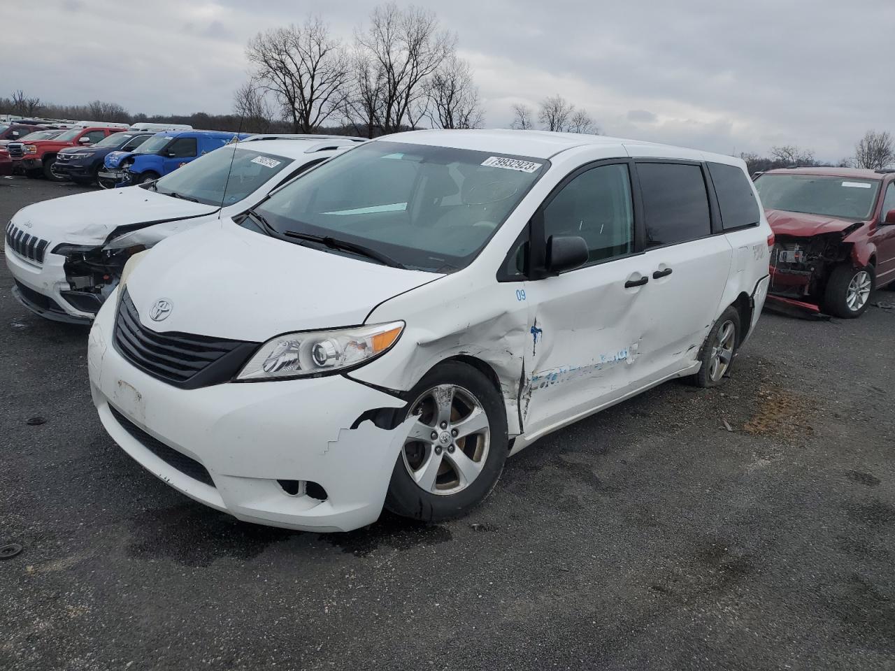 Image 1 of 2014 TOYOTA SIENNA  2014 with VIN 5TDZK3DC0ES490709