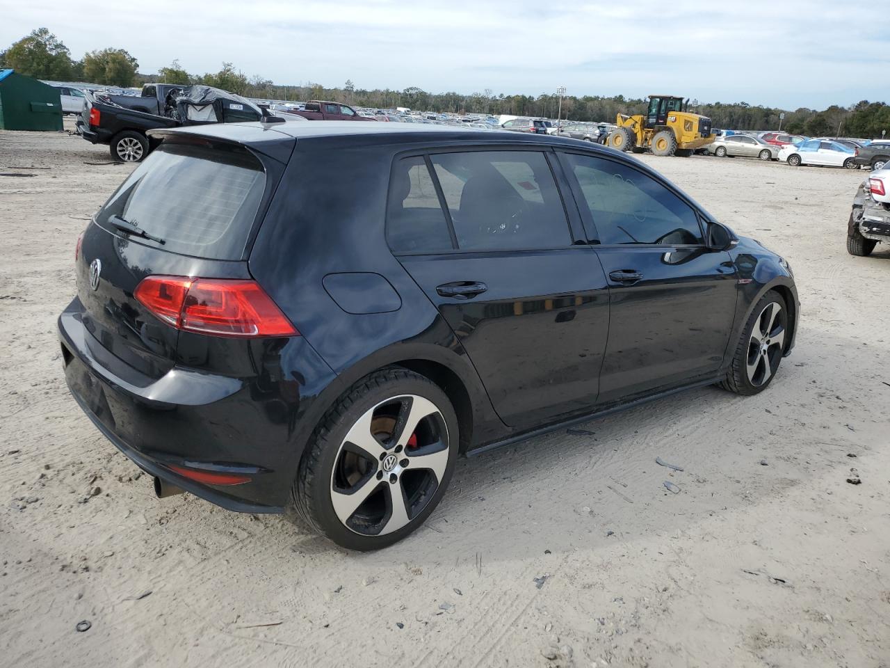 Изображение 3 2015 VOLKSWAGEN GTI  2015 с VIN 3VW4T7AU1FM003916