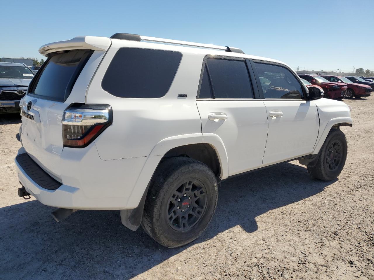 Image 3 of 2021 TOYOTA 4RUNNER SR5 2021 with VIN JTEFU5JR7M5242362