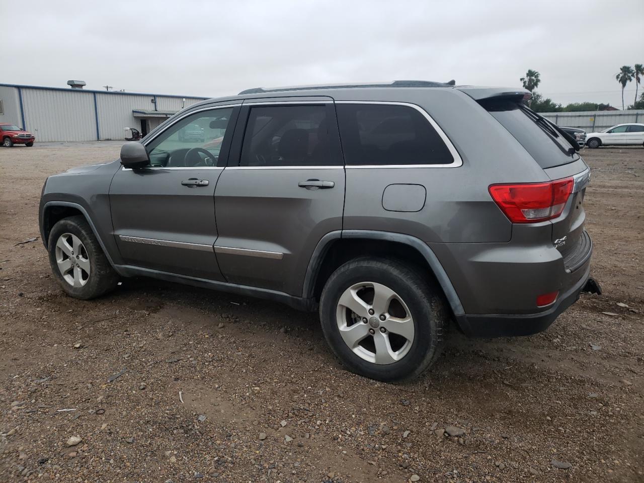 Image 2 of 2011 JEEP GRAND CHEROKEE LAREDO 2011 with VIN 1J4RR4GG1BC680736