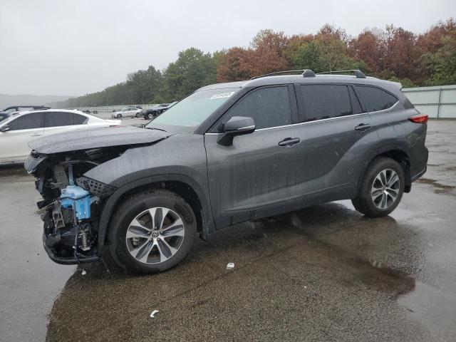 Image 1 of 2022 TOYOTA HIGHLANDER XLE 2022 with VIN 5TDGZRBH6NS574263