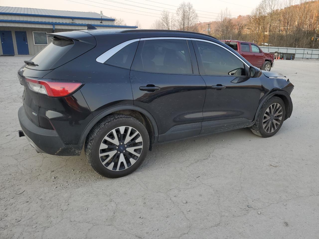 Image 3 of 2020 FORD ESCAPE SEL 2020 with VIN 1FMCU9H92LUA29047
