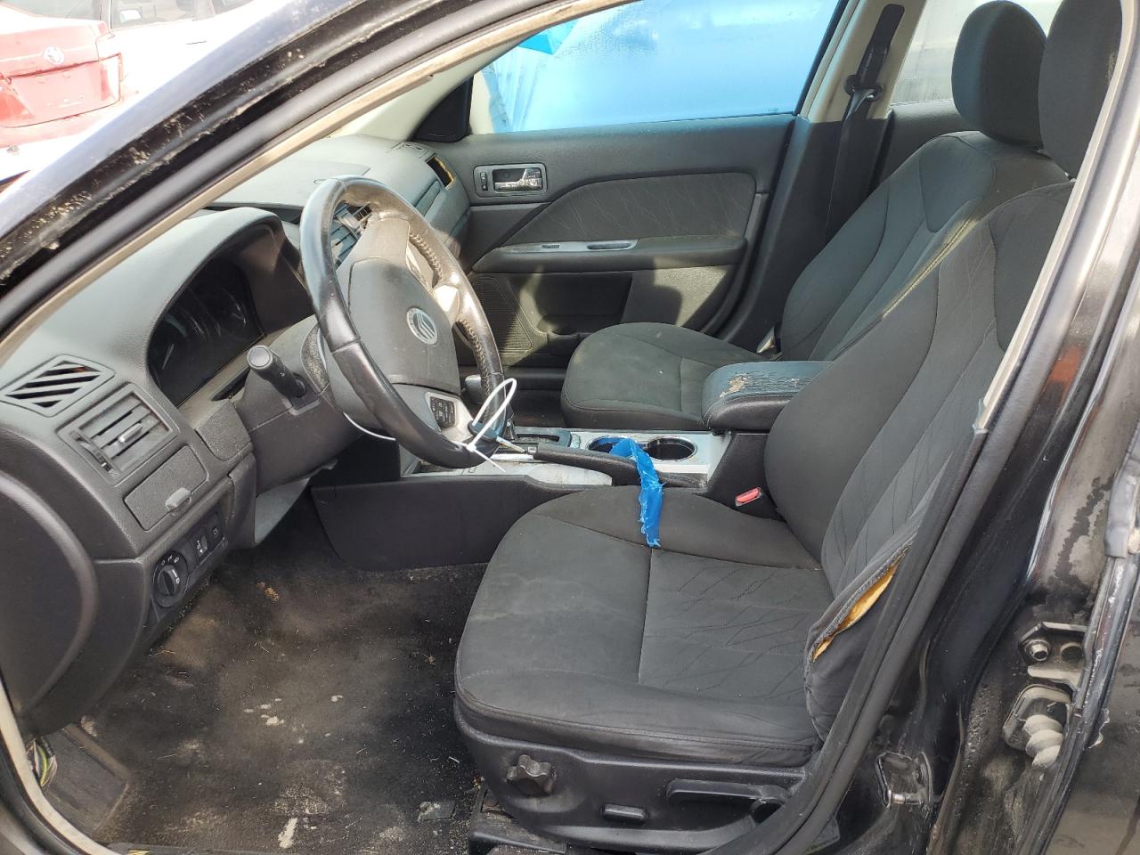 Image 3 of Mercury Milan 2010 with VIN 3MEHM0HAXAR631102