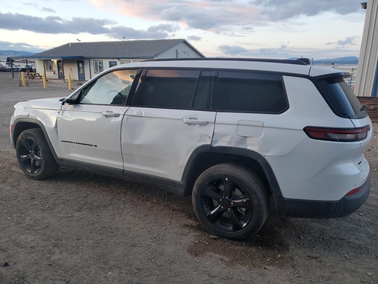 Изображение 2 2023 JEEP GRAND CHEROKEE L LAREDO 2023 с VIN 1C4RJKAG2P8884871