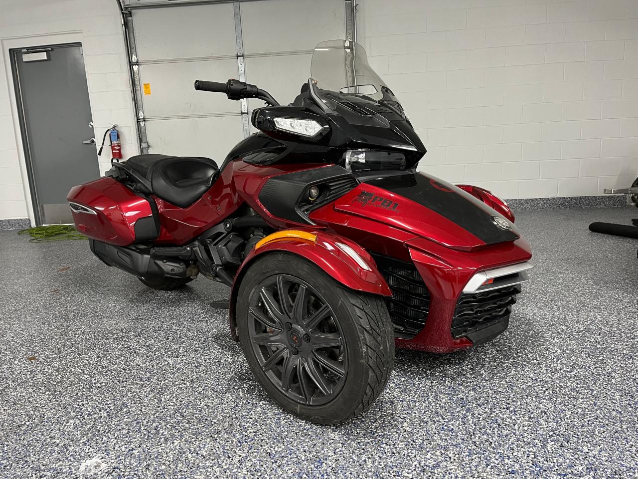 Image 1 of 2017 CAN-AM SPYDER ROADSTER F3-T 2017 with VIN 2BXREDD28HV000428