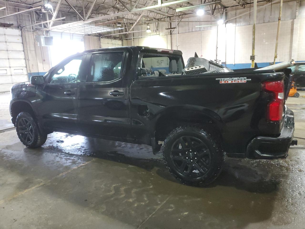 Obraz 2 z 2021 CHEVROLET SILVERADO K1500 TRAIL BOSS CUSTOM 2021 z VIN 1GCPYCEF9MZ340786