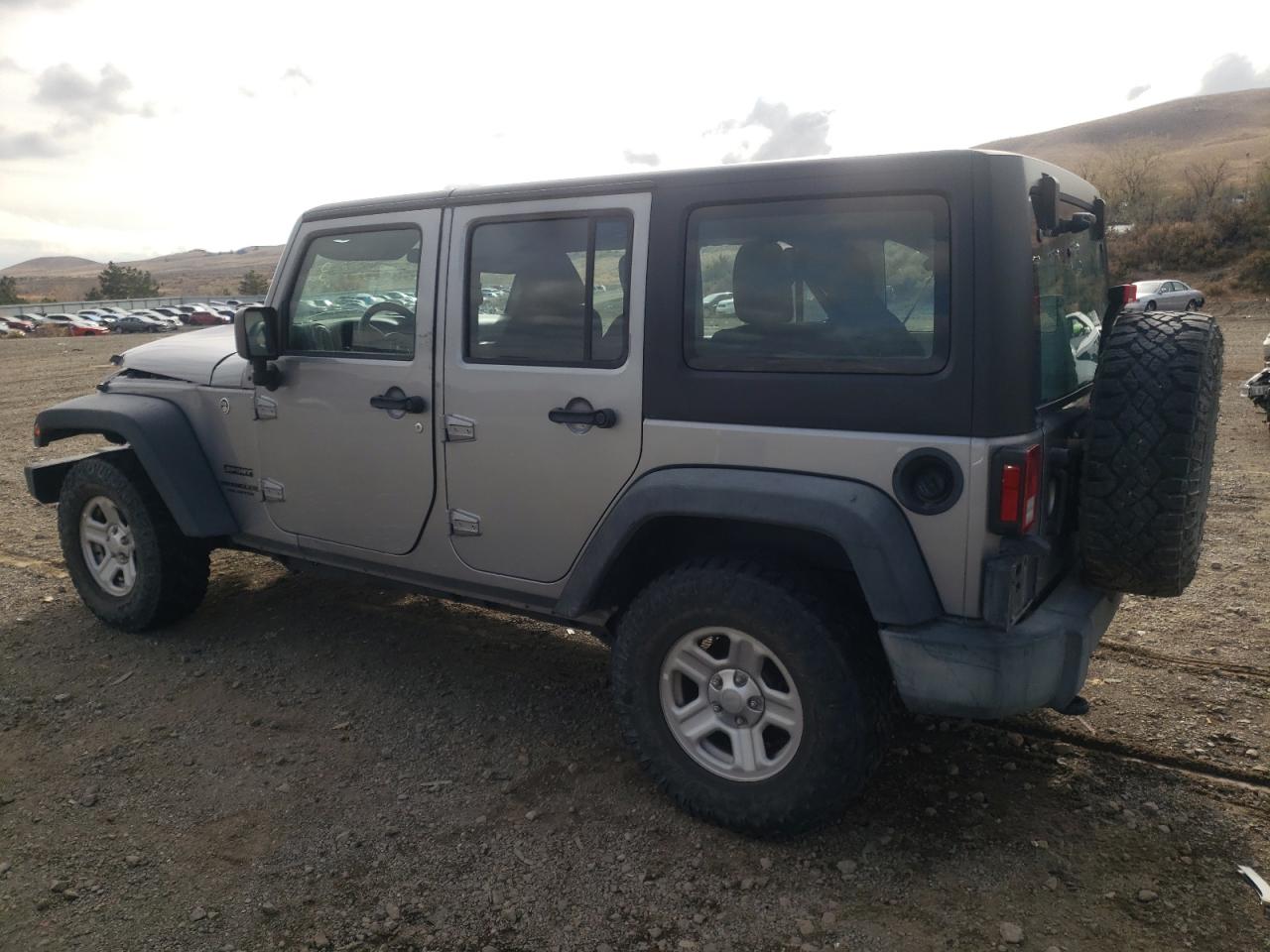 Obraz 2 z 2017 JEEP WRANGLER UNLIMITED SPORT 2017 z VIN 1C4BJWDG3HL595307