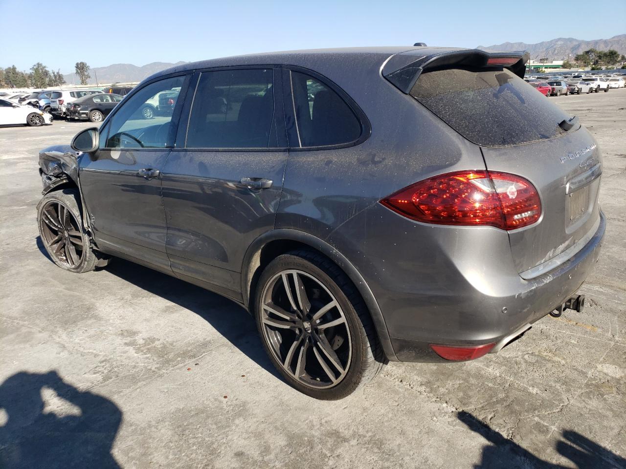 Изображение 2 Porsche Cayenne S 2011 с VIN WP1AB2A26BLA42652