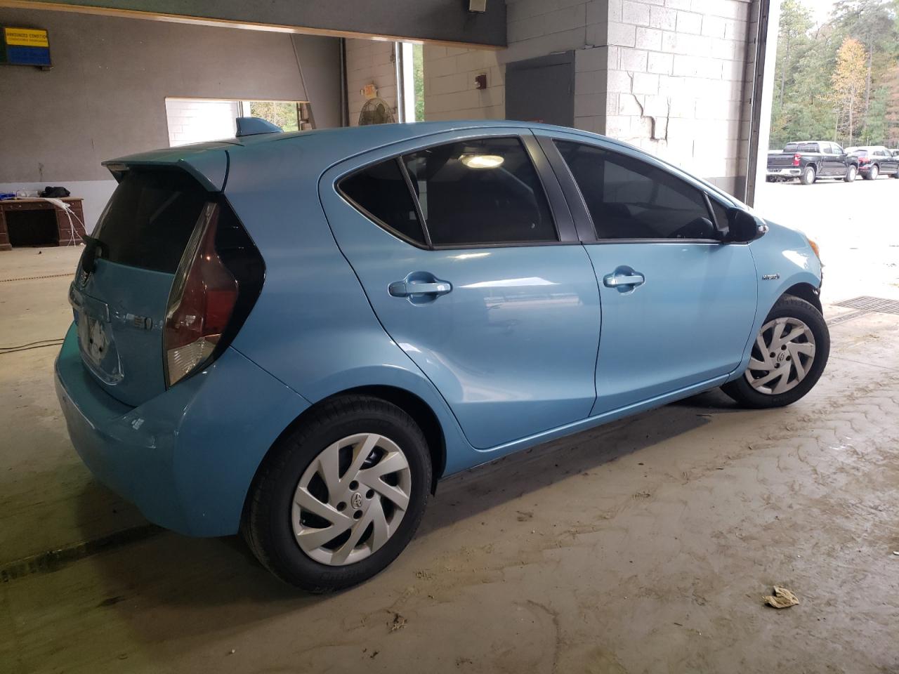 Изображение 3 2015 TOYOTA PRIUS C  2015 с VIN JTDKDTB39F1089043