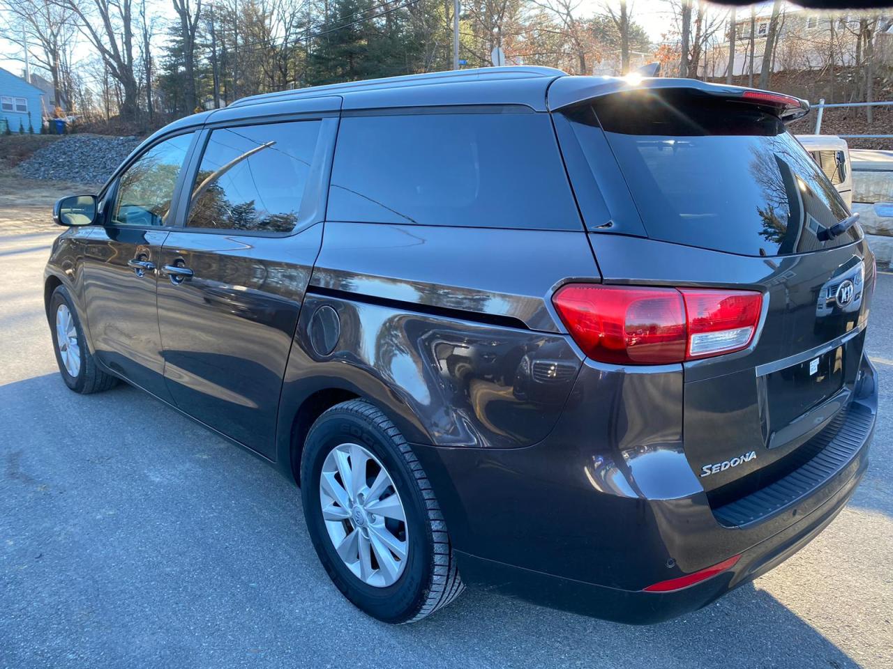 Image 2 of 2016 KIA SEDONA LX 2016 with VIN KNDMB5C1XG6093159