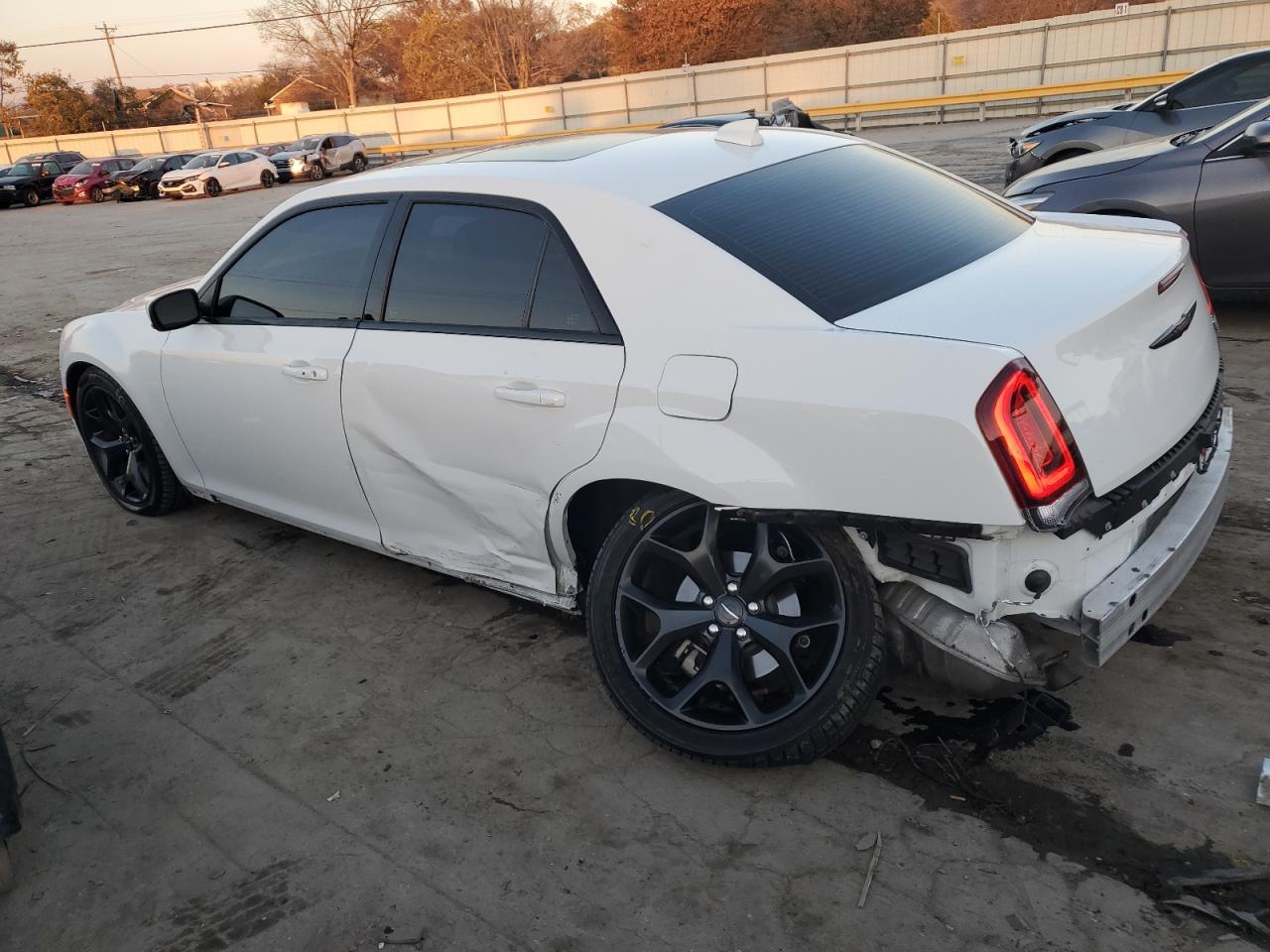 Изображение 2 2023 CHRYSLER 300 S 2023 с VIN 2C3CCABG8PH537813